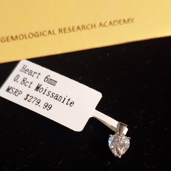 Moissanite Heart Pendant - Picture 2 of 7